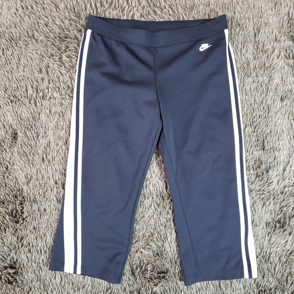 Nike Pants - NIKE Capri Athletic Pants